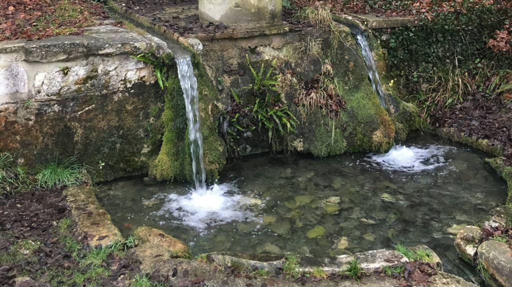 taufstein wasser